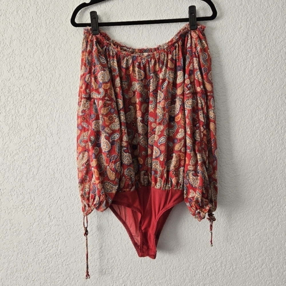 Free People XS Bodysuit Sundown‎ Red Paisley Off The Shoulder